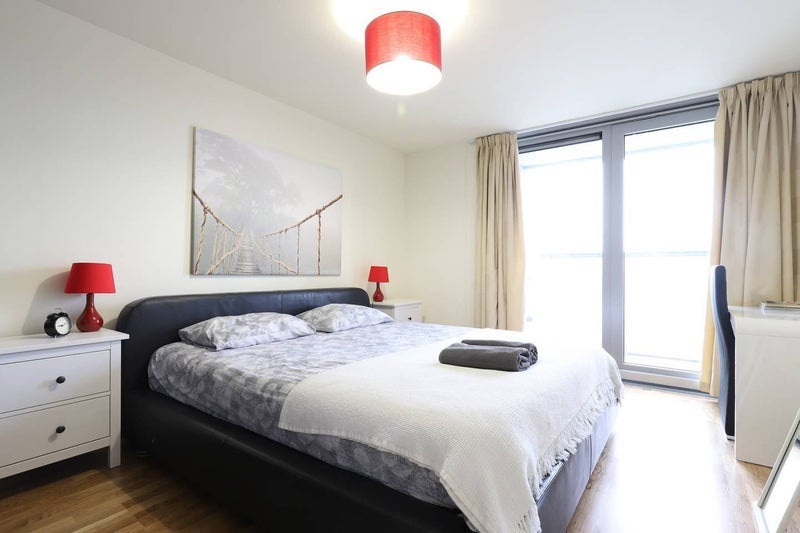 Flat Laban Walk in Greater London