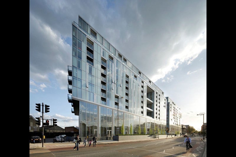 Flat Laban Walk in Greater London