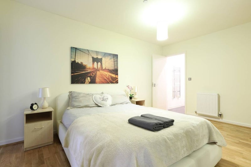 Flat Laban Walk in Greater London