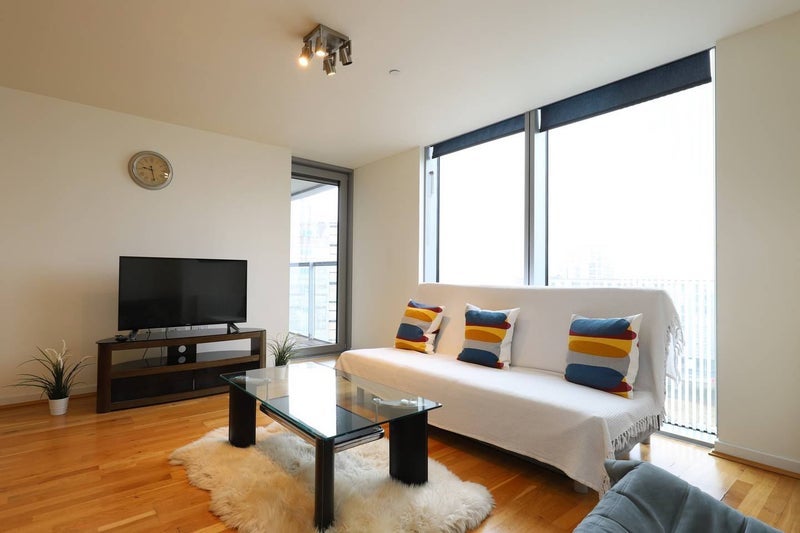 Flat Laban Walk in Greater London