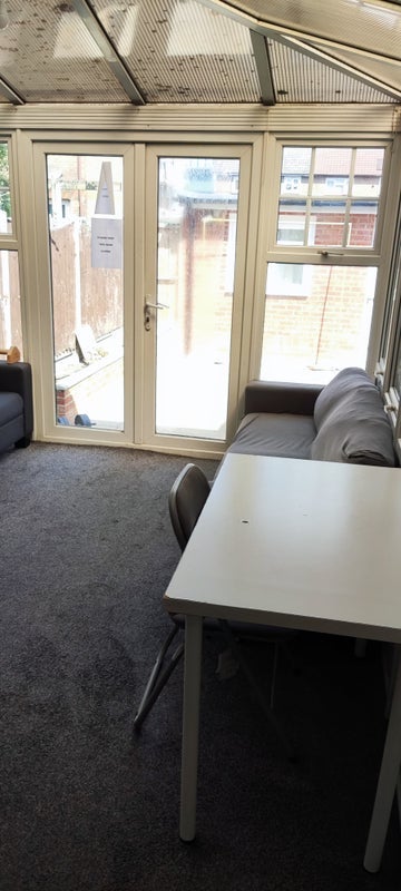 Room Churchill Road in Greater London