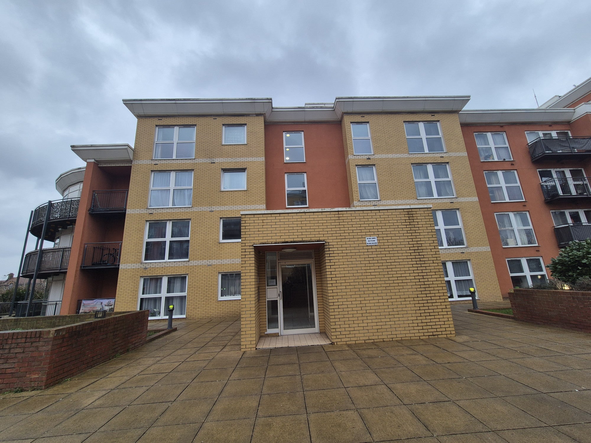 Flat Royal Crescent in Greater London