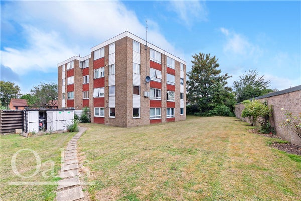 Flat Epsom Road in London