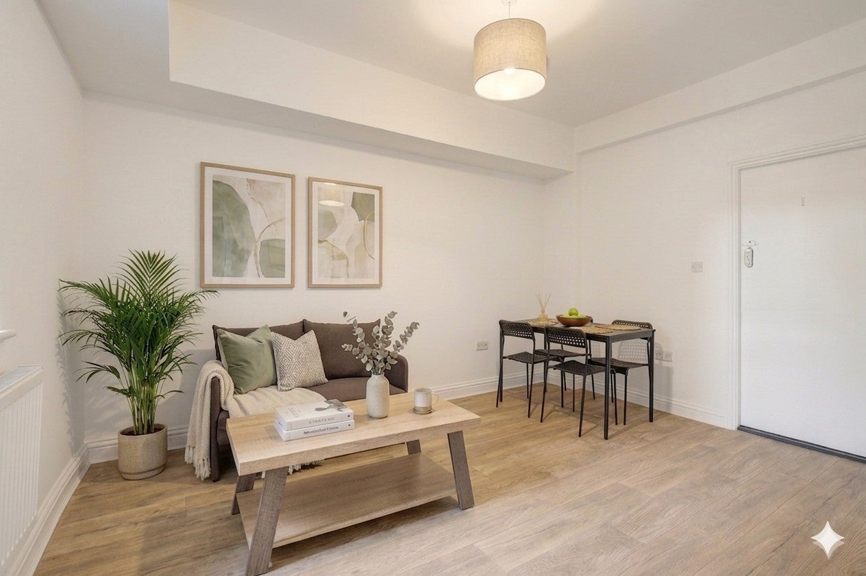 Room Heath Street in Golborne