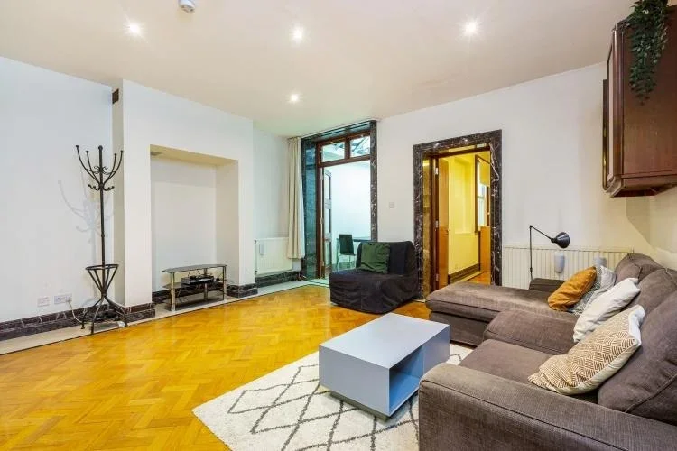 Flat Oakley Street in Greater London