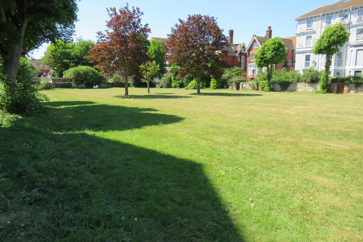 Flat Jevington Gardens in Eastbourne