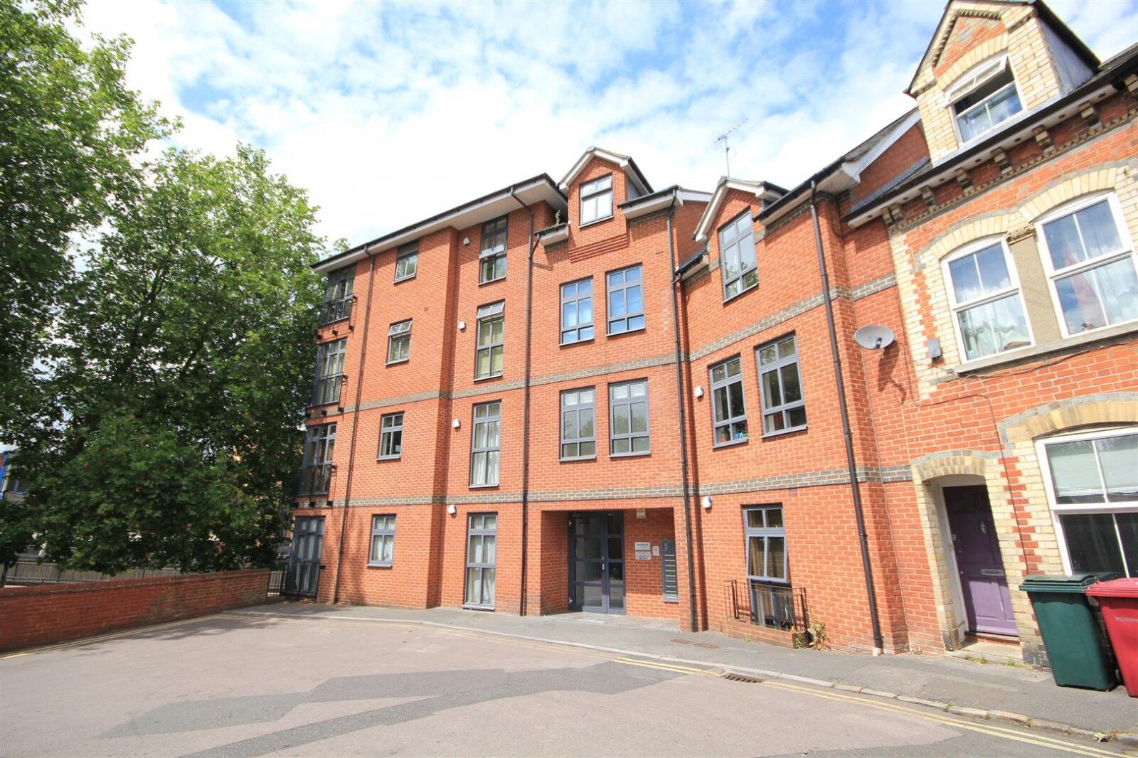 Flat Sackville Street in Reading