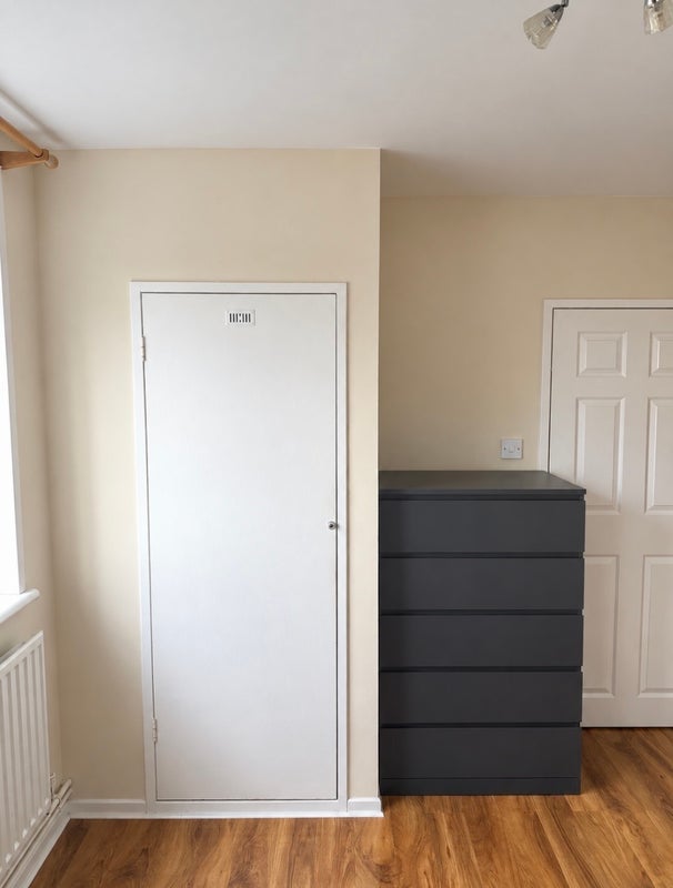 Flat Allen Edwards Drive in Greater London