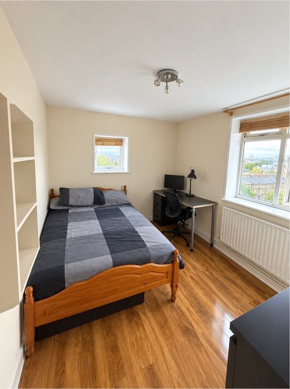 Flat Allen Edwards Drive in Greater London