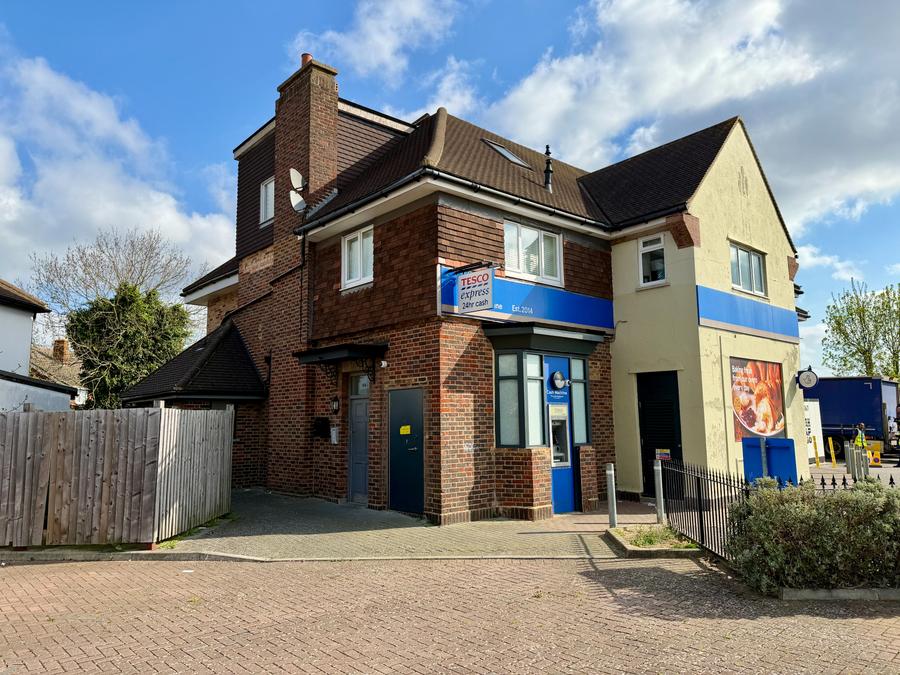 Flat Ruxley Lane in Epsom and Ewell