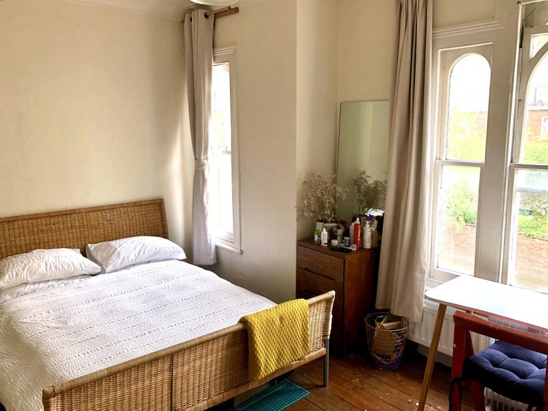 Room Brett Road in Greater London