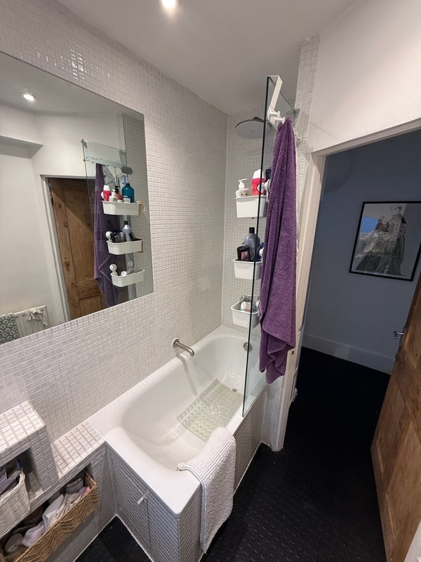 Room Abbeville Road in Greater London