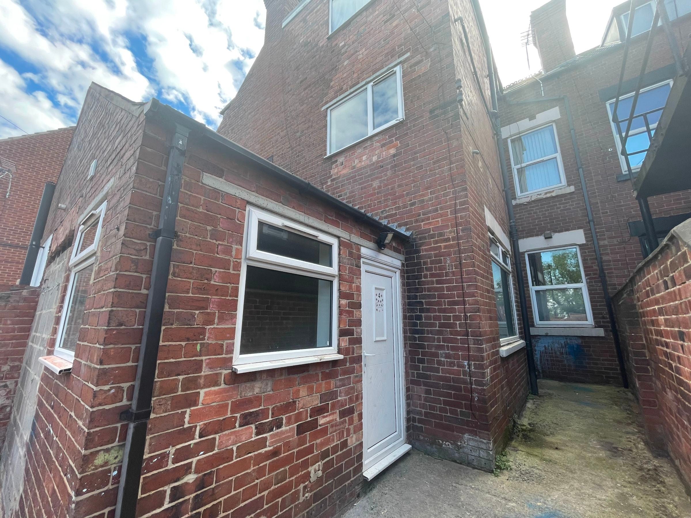 Flat Balby Road in Doncaster