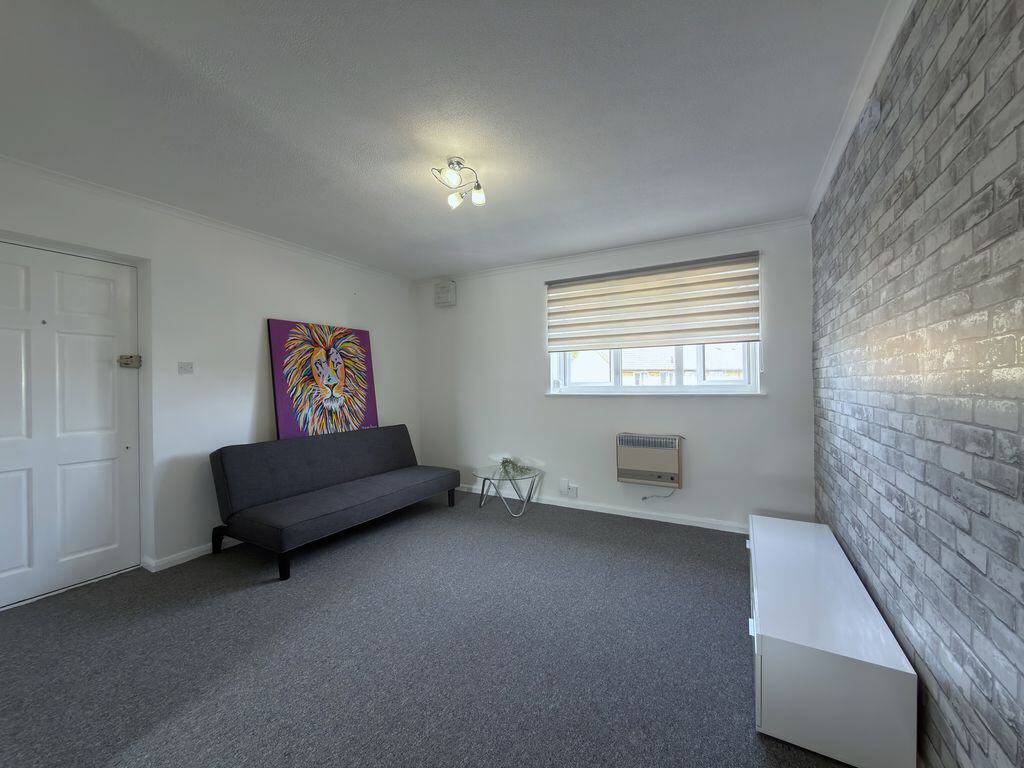 Flat Overbrook Road in Stroud