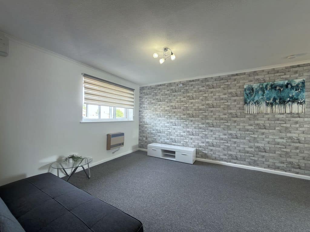 Flat Overbrook Road in Stroud