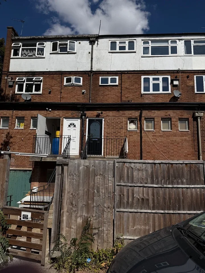 Flat Lenthall Avenue in Grays