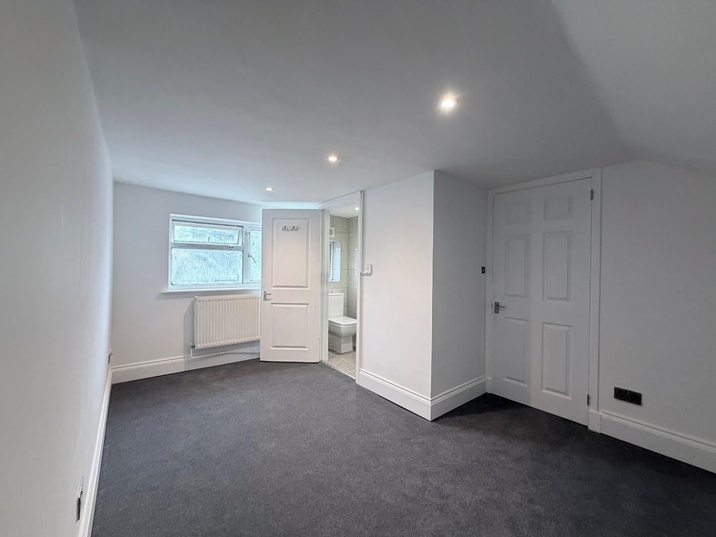 Flat Highfield Road in Greater London