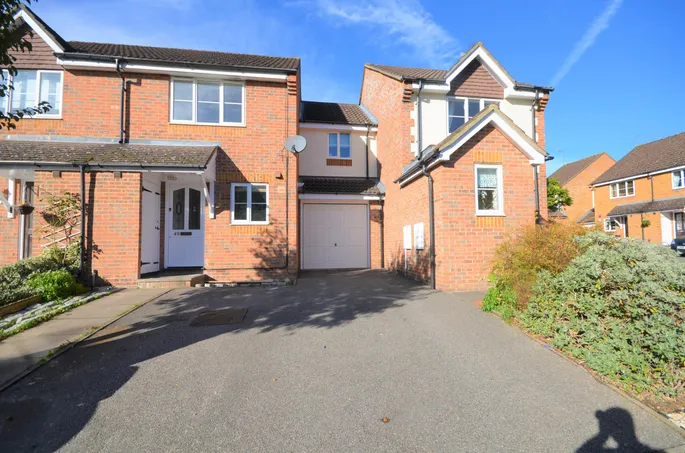 House Howard Close in Watford