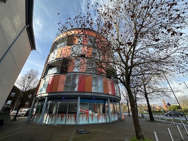 Flat Quayside Drive in Colchester