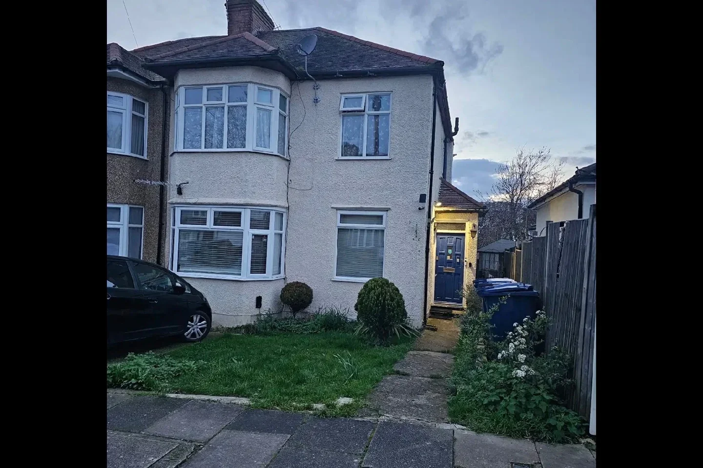 Flat Northolt Gardens in Greater London