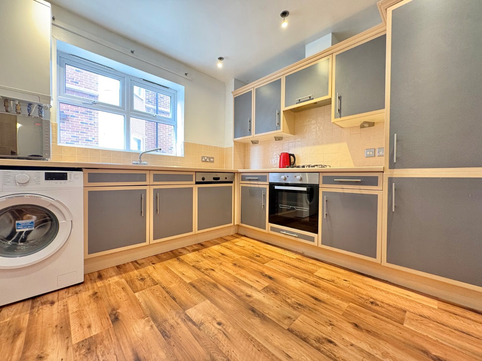 Flat Carisbrooke Road in Leeds