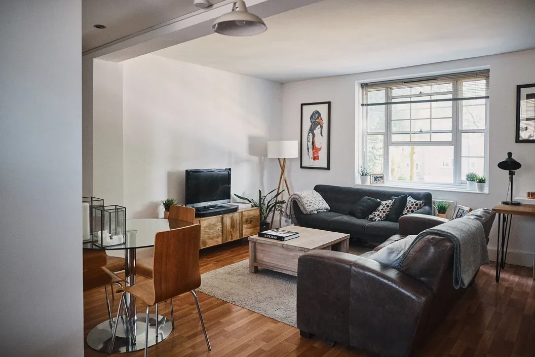 Flat Clapham Crescent in Greater London