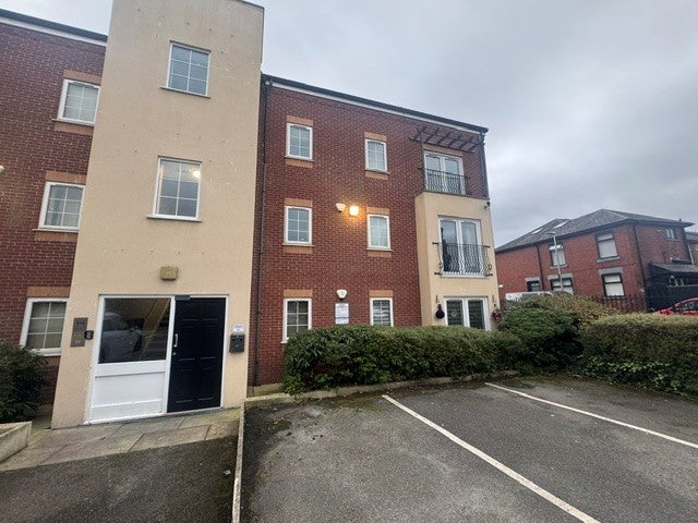 Flat Grasmere Street in Leigh