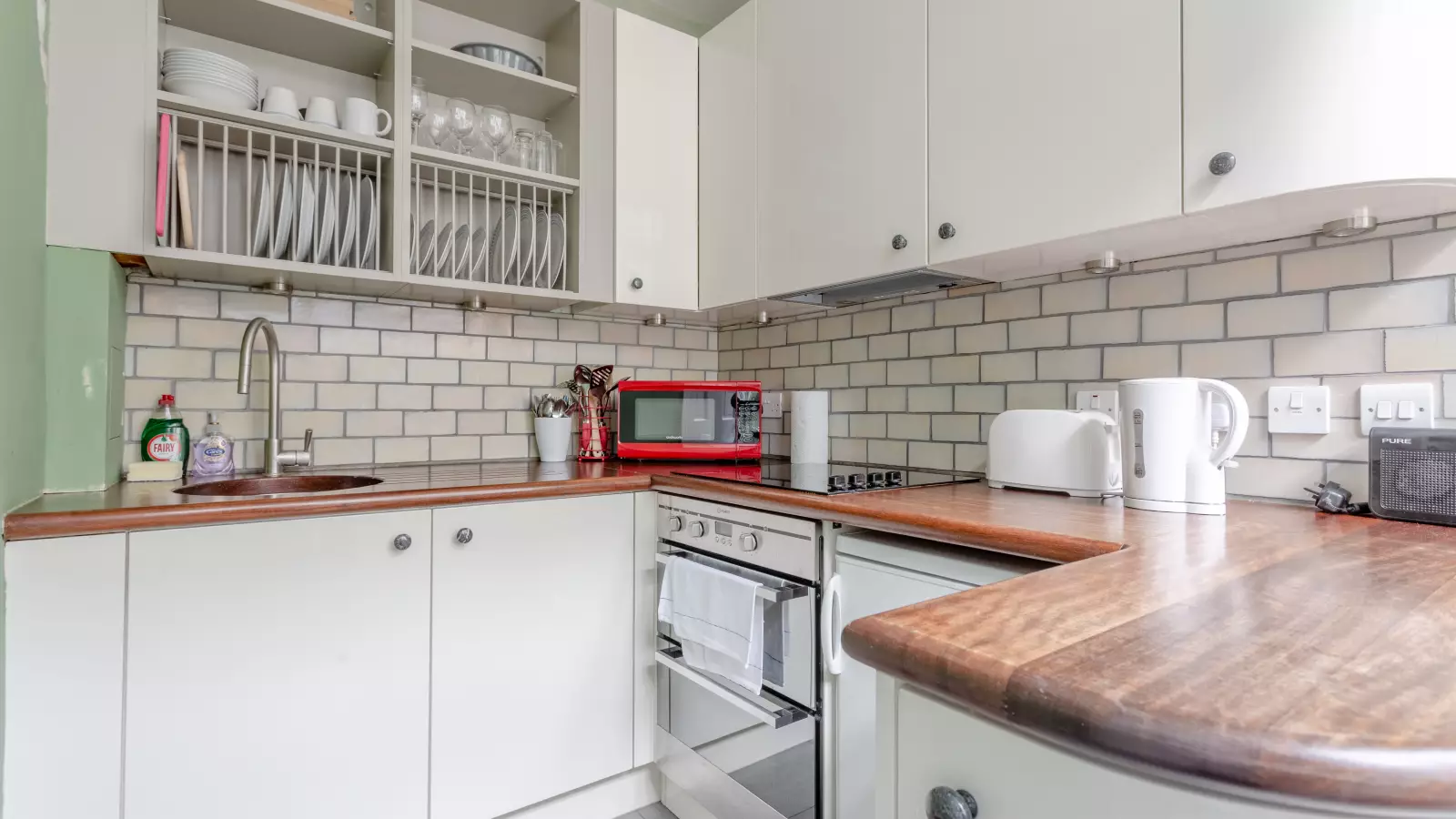 Flat Iliffe Yard in Greater London
