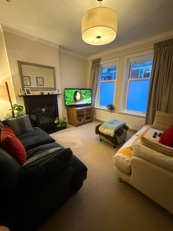 Room Downton Avenue in Greater London