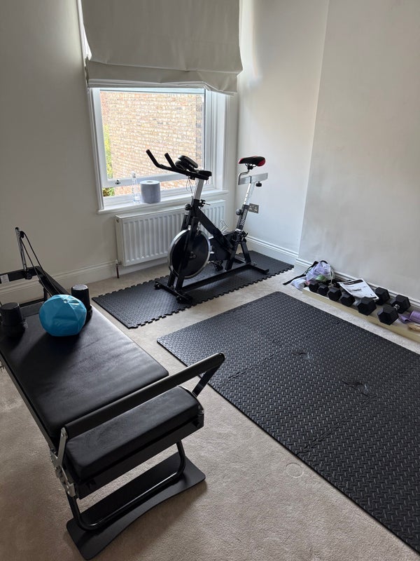 Room Downton Avenue in Greater London