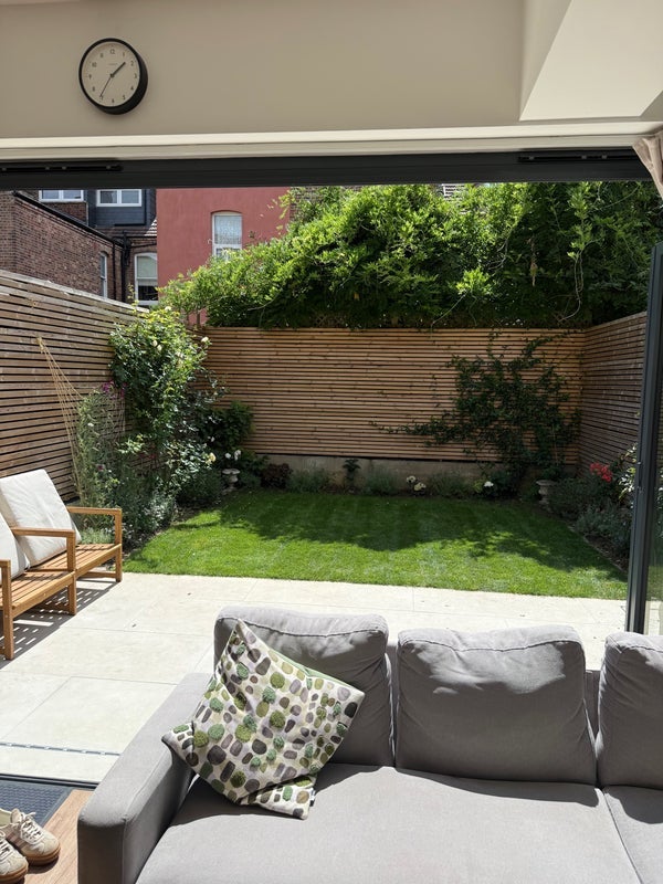 Room Downton Avenue in Greater London