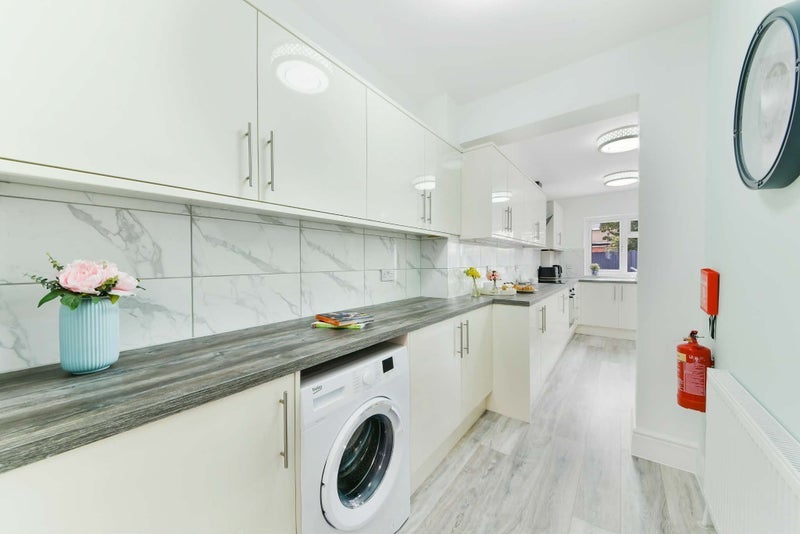 Room Farmhouse Road in Greater London
