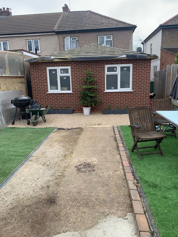 Flat Howard Avenue in Slough