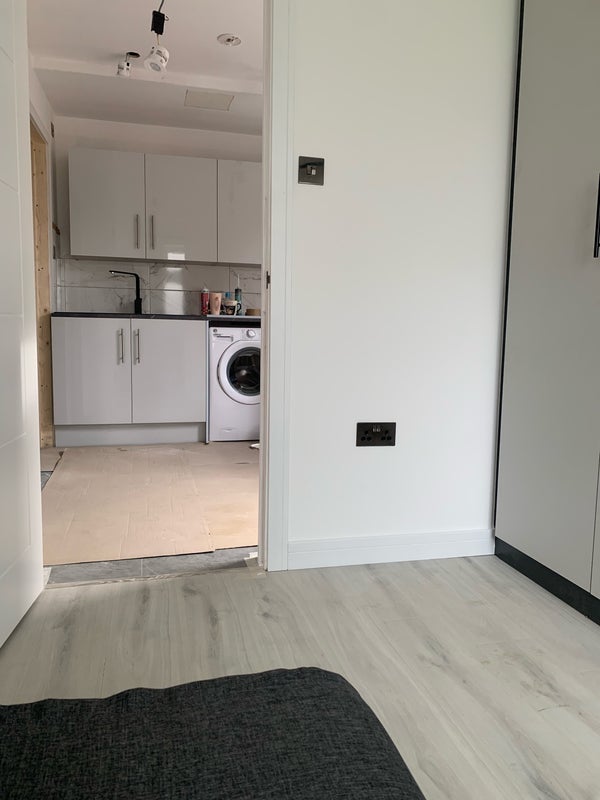 Flat Howard Avenue in Slough