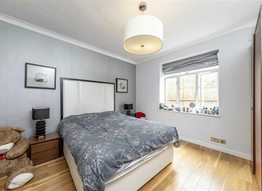 Flat Brompton Road in Greater London