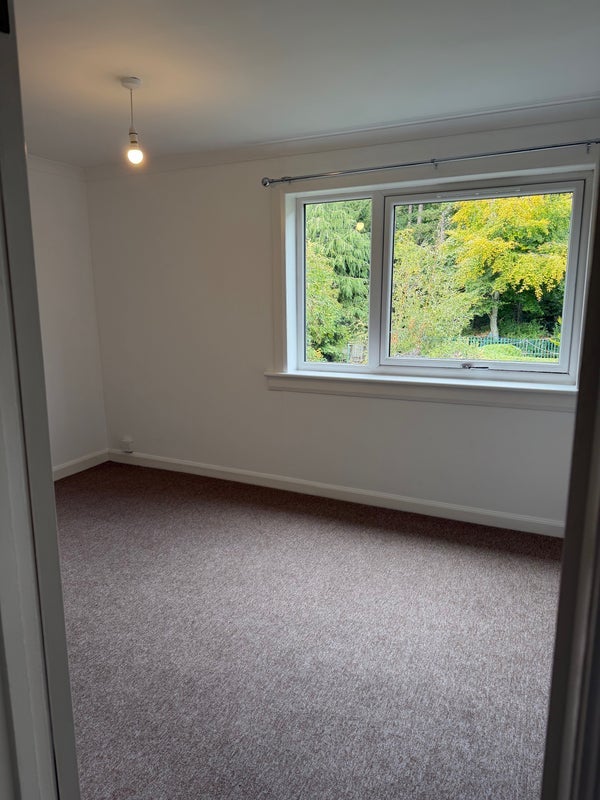 Flat Firrhill Crescent in City of Edinburgh