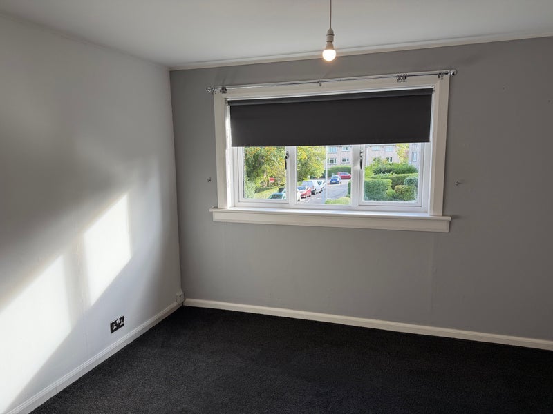 Flat Firrhill Crescent in City of Edinburgh
