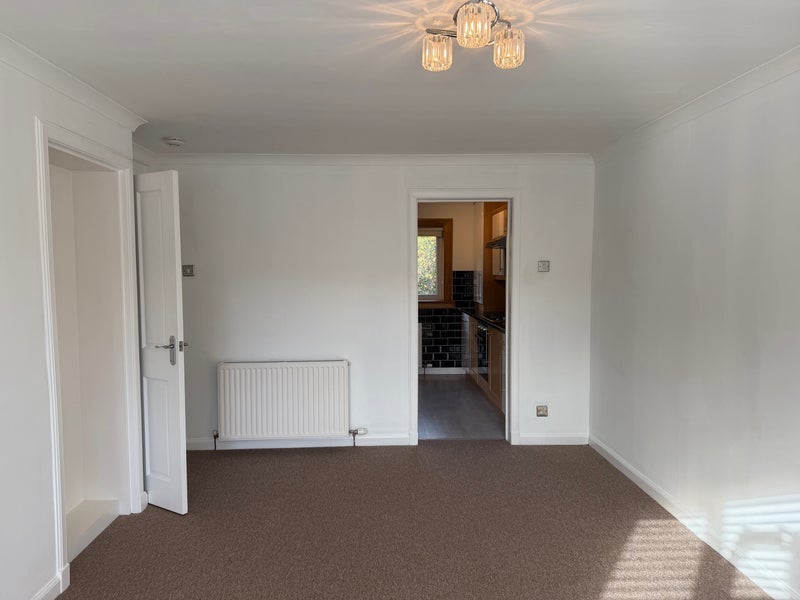 Flat Firrhill Crescent in City of Edinburgh
