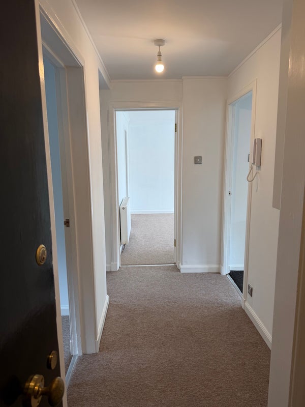 Flat Firrhill Crescent in City of Edinburgh