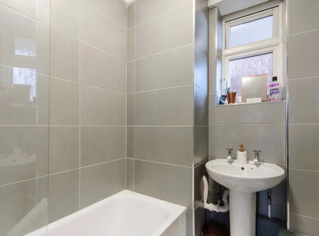 Flat Cumberland House in Greater London