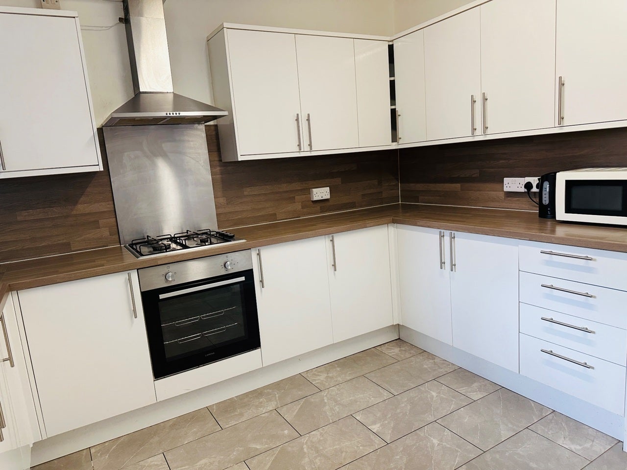 Flat Cumberland House in Greater London