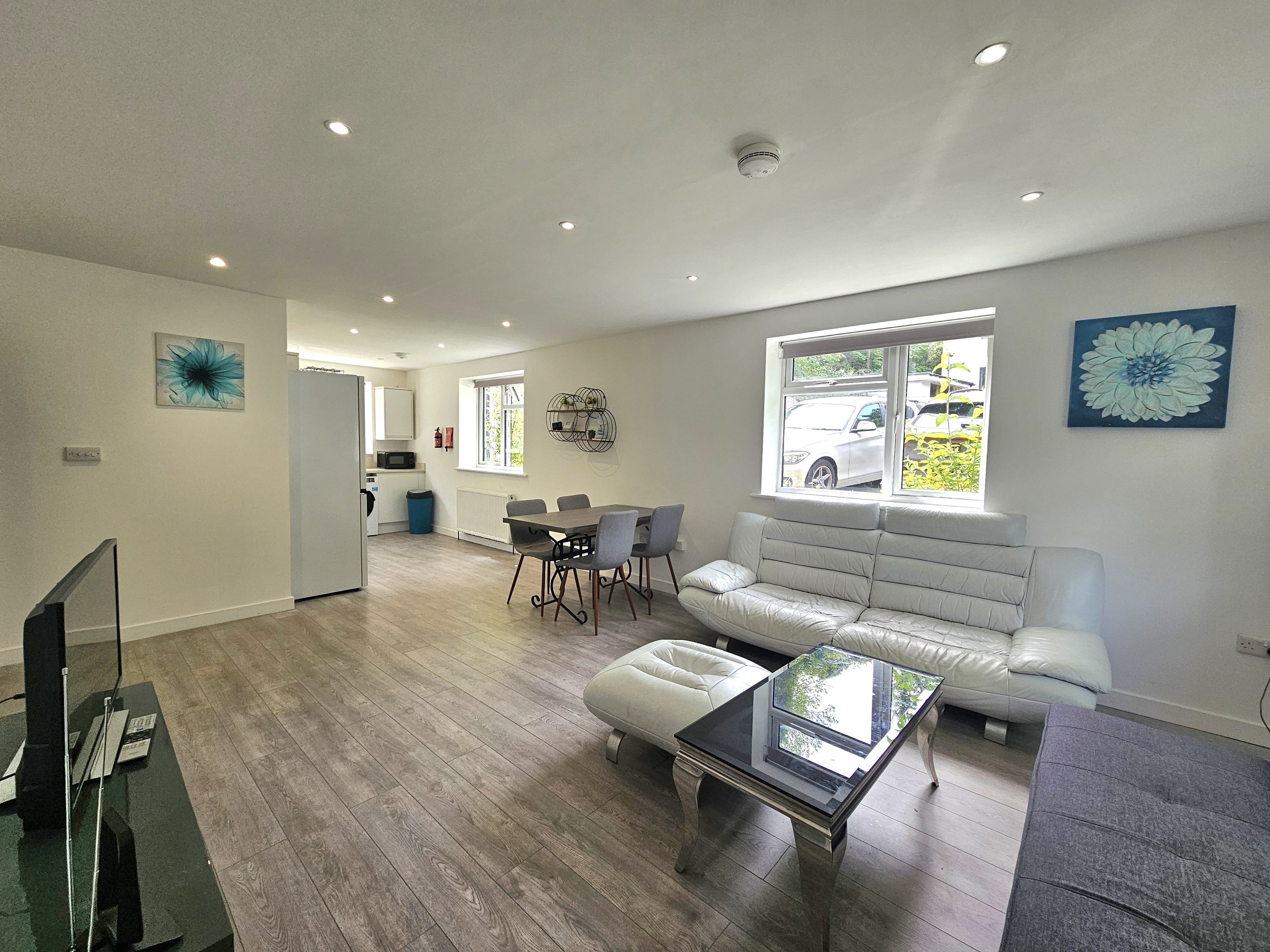 Flat Rowley Road in Torquay