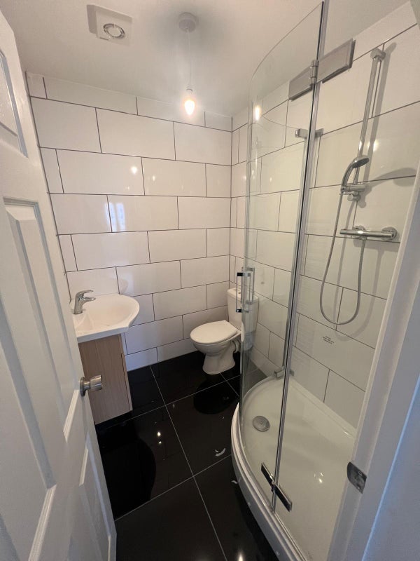 Room Wrigsham Street in Coventry