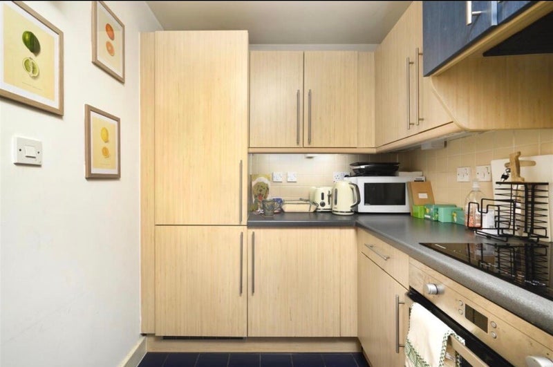 Room Lamb Street in Greater London