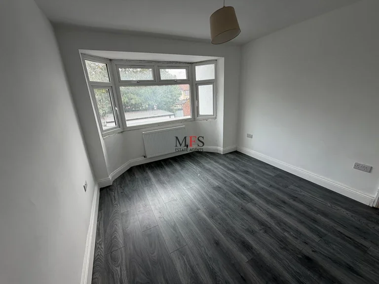 Flat Somerset Road in Greater London