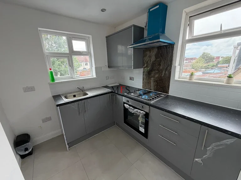 Flat Somerset Road in Greater London