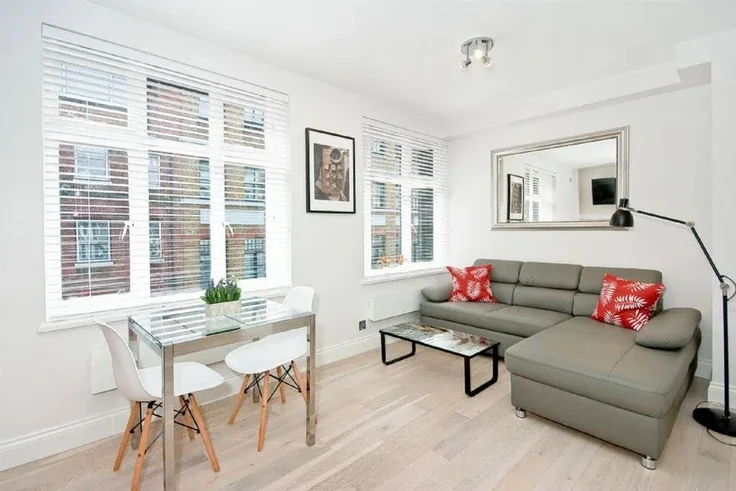 Flat Greek Street in City of Westminster