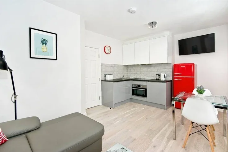 Flat Greek Street in City of Westminster