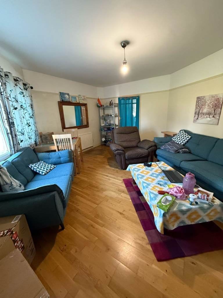 Flat Oakley Close in Greater London