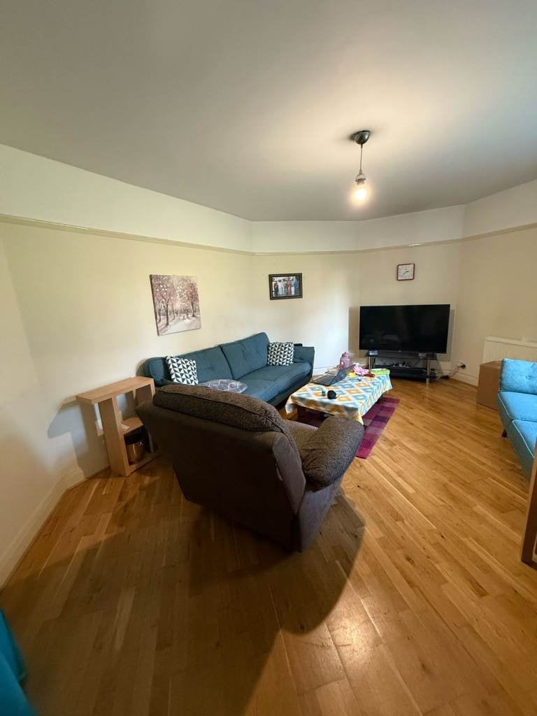 Flat Oakley Close in Greater London